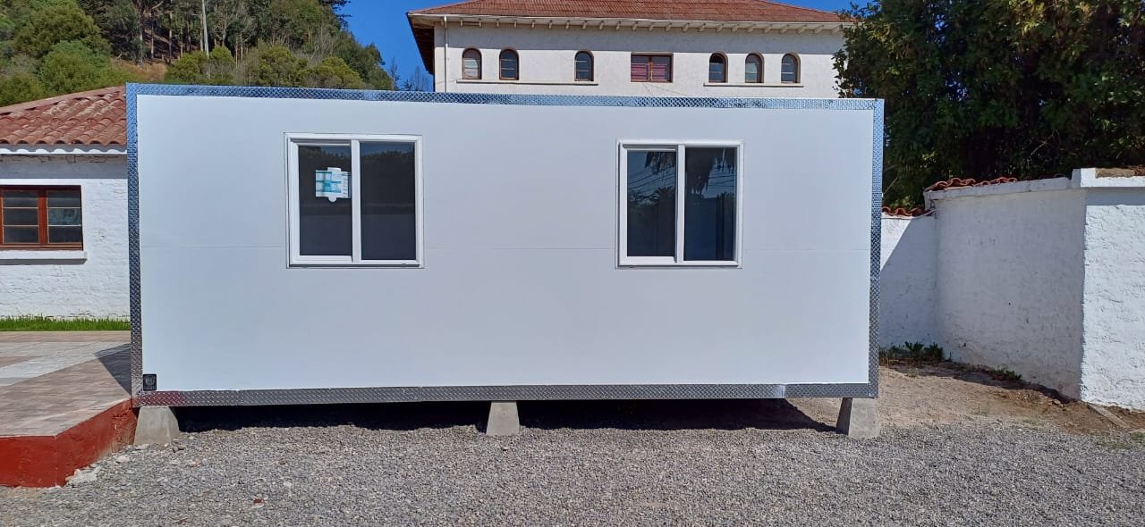Otro modelo de carro construido con la finalidad de ser una oficina móvil